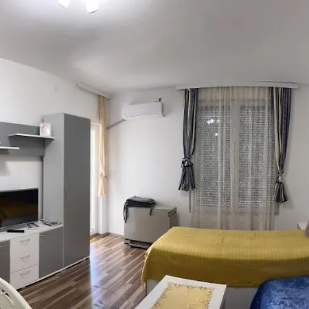 Adam's 2 * Κλάντοβο